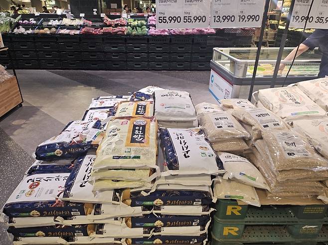 서울 구로구의 한 마트. 햅쌀 10kg짜리 가격이 5만6000원에 육박한다. 사진=유지희 기자