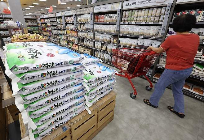 서울시내 한 대형마트에 쌀이 진열돼 있다. 사진=연합뉴스