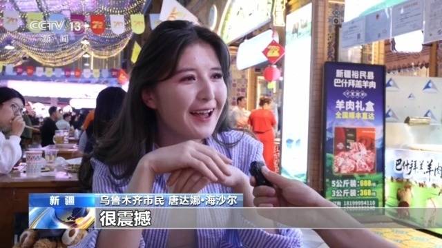 위구르 주민이 중국 관영 다국어방송 중국글로벌텔레비전네트워크(CGTN)와 인터뷰에서 신장의 발전상을 칭찬하며 현재 생활에 만족한다고 말하고 있다.  CGTN 화면 캡처