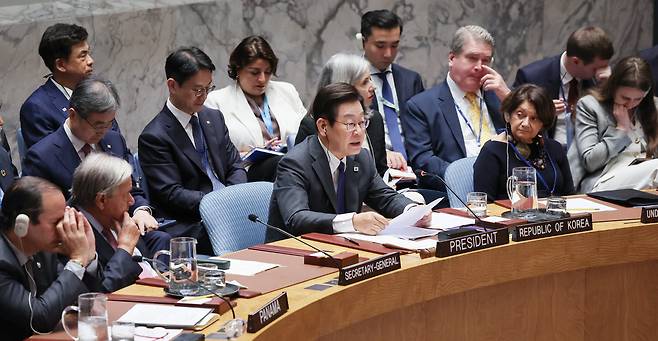 이재명 대통령이 24일(현지시간) 미국 뉴욕 유엔본부에서 안전보장이사회 공개토의를 주재하고 있다. 연합뉴스
