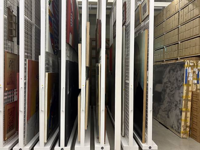 Artist Park Seo-bo's works are stored at the Park Seo-bo Foundation's building in Mapo District, western Seoul. [LEE JIAN]