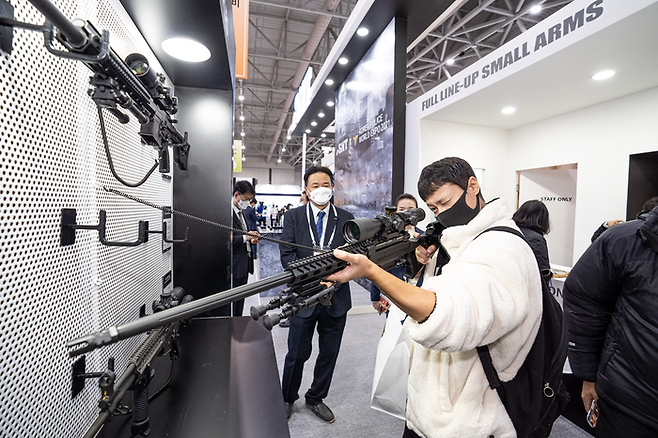 SNT모티브가 생산하는 K-14 저격용 소총. 이 사진은 본 기사와 직접 관련 없음. [SNT모티브