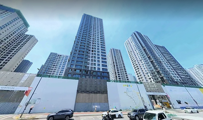 송파구 신천동에 위치한 ‘잠실 래미안아이파크(잠실진주재건축아파트)’ 107·108동 전경 [사진 출처 = 로드뷰]