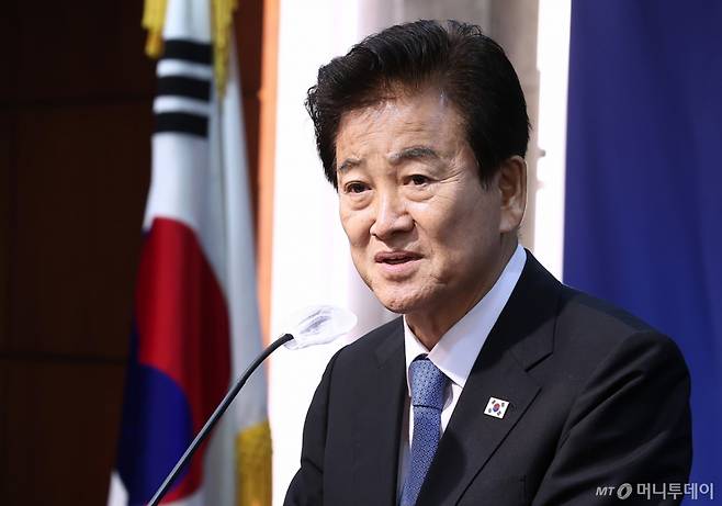 (서울=뉴스1) 김성진 기자 = 정동영 통일부 장관이 24일 서울 중구 코리아나 호텔에서 열린  '북한의 2국가론과 남북기본협정 추진 방향' 세미나에서 환영사를 하고 있다. 2025.9.24/뉴스1  Copyright (C) 뉴스1. All rights reserved. 무단 전재 및 재배포,  AI학습 이용 금지. /사진=(서울=뉴스1) 김성진 기자