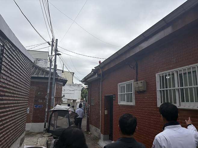 오 시장이 미아2구역 현장을 점검하고 있다. 정주원 기자