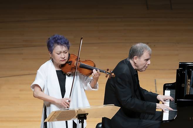 바이올리니스트 정경화와 피아니스트 케빈 케너의 듀오 리사이틀 [크레디아 제공]