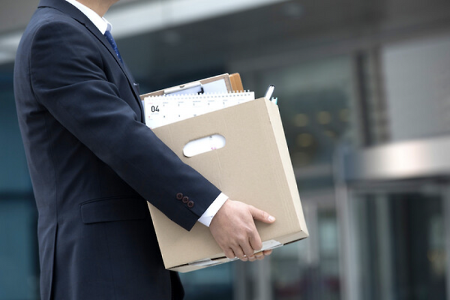 실업급여 제도가 노동시장 충격 완화와 사회안전망 유지에 기여한 것은 분명하다. 이미지투데이