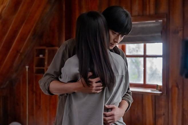 디즈니+ 오리지널 시리즈 ‘북극성’이 6·7회에서 피격 사건의 전말과 총격전이 펼쳐지며 폭발적 반응을 얻고 있다.&nbsp;사진제공 | 월트 디즈니 컴퍼니 코리아