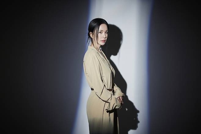 ENA 드라마 ‘금쪽같은 내 스타’에서 봉청자(임세라) 역을 연기한 배우 엄정화. 사진 에일리언컴퍼니