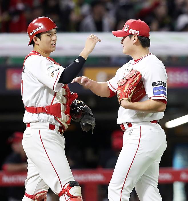 SSG 조형우(왼쪽)와 조병현. SSG랜더스 제공