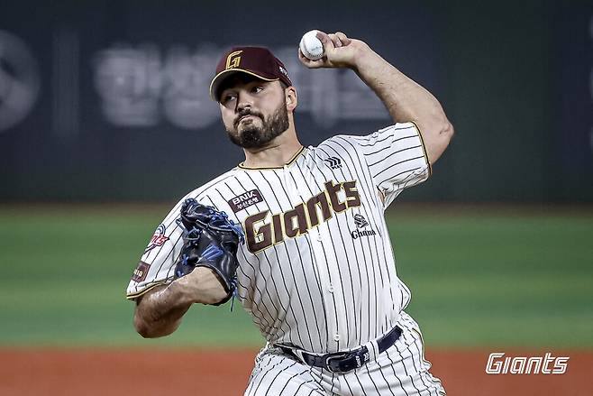 ▲ 감보아는 수비 및 타선 지원을 받지 못하며 쓸쓸하게 패전을 안았다 ⓒ롯데자이언츠