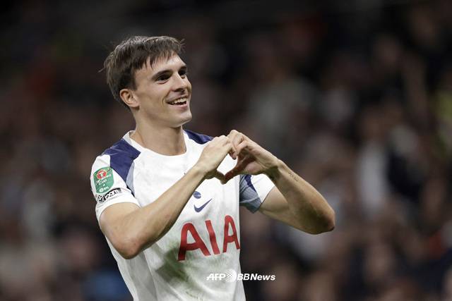 팔리냐의 골 세리머니. /AFPBBNews=뉴스1