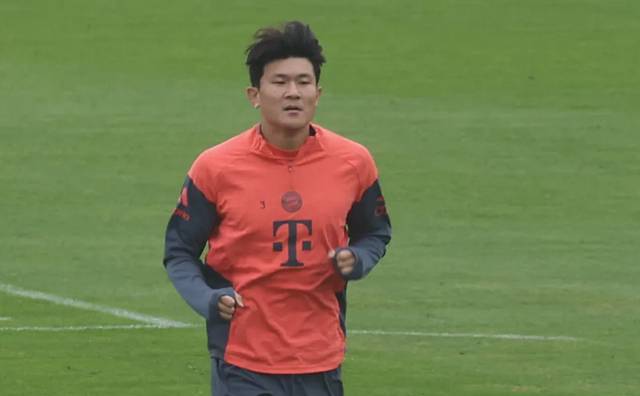 훈련장에 복귀한 김민재. /사진=빌트 캡처