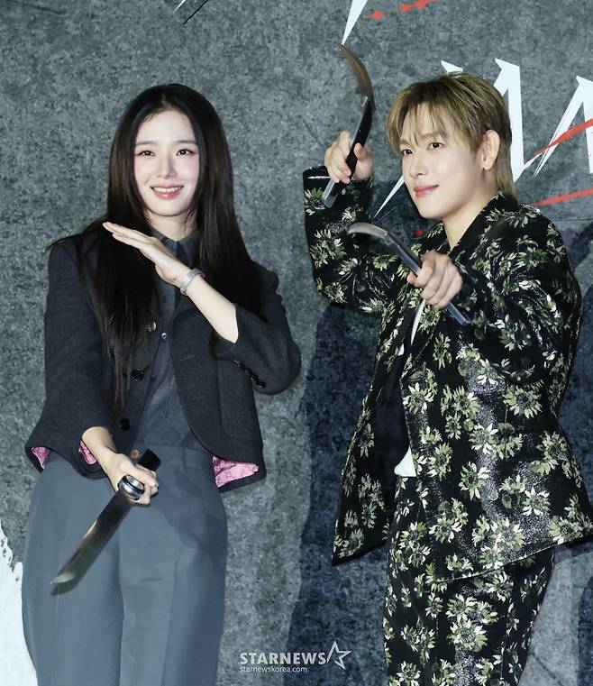 배우 박규영, 임시완이 25일 오후 서울 광진구 롯데시네마 건대입구점에서 진행된 영화 '사마귀'(감독 이태성) 제작발표회에 참석해 포즈를 취하고 있다.  모든 룰이 무너진 살인청부업계에 긴 휴가 후 컴백한 A급 킬러 '사마귀'와 그의 훈련생 동기이자 라이벌 '재이' 그리고 은퇴한 레전드 킬러 '독고'가 1인자 자리를 놓고 벌이는 대결을 그린 액션 영화 '사마귀'는 오는 26일 공개된다. /2025.09.25 /사진=이동훈 photoguy@