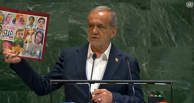 이란 대통령, 유엔총회 연설서 "침략자에 굴복 않는다" [유엔 제공. 재판매 및 DB 금지]