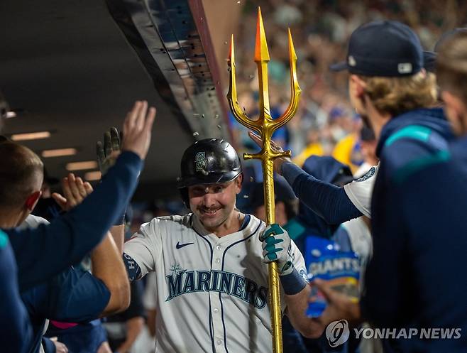 8회 시즌 60호 고지를 정복한 시애틀 포수 칼 롤리 [Imagn Images=엲합뉴스]