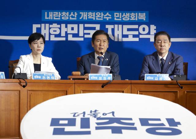 더불어민주당 정청래 대표가 24일 국회에서 열린 최고위원회의에서 법사위원회에서 개최를 확정한 대법원장 청문회 관련 입장을 말하고 있다. 연합뉴스