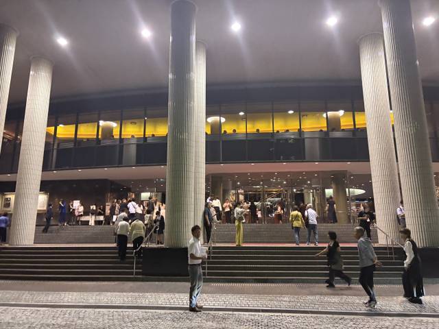 25일 오후 7시(현지시간) 대구시립교향악단 일본 투어의 마지막 공연이 열린 오사카 더 심포니홀 입구. 최현정 기자