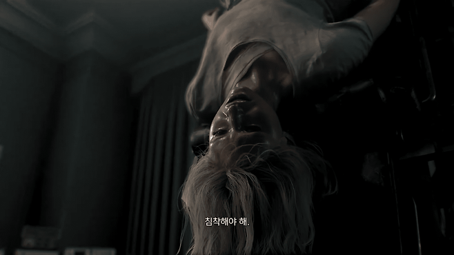 - 눈을 뜨니 거꾸로 매달려 피 뽑히고 있는 상황...&nbsp;