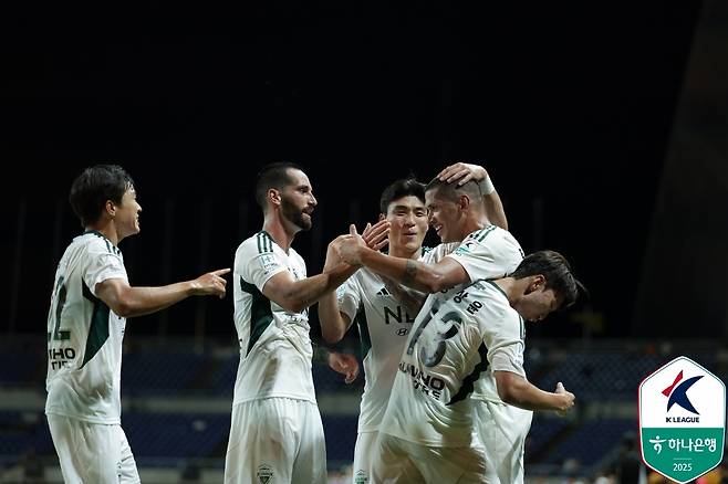 K리그1 우승을 예약한 전북현대. 코리아컵까지 2관왕을 노리고 있다. (한국프로축구연맹 제공)