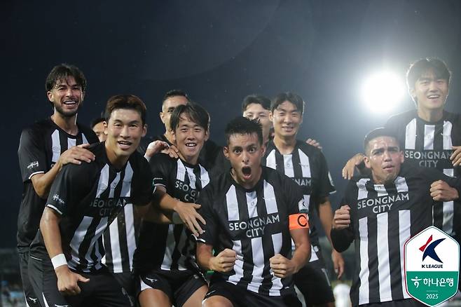 K리그2 12경기 무패행진 중인 성남FC (한국프로축구연맹 제공)