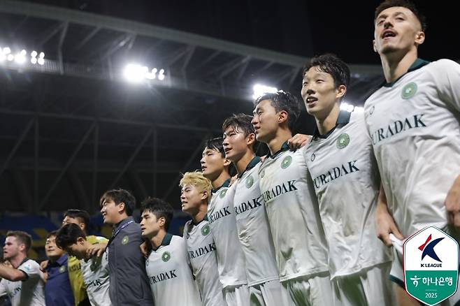 선두 인천을 격침시킨 도깨비팀 김포 (한국프로축구연맹 제공)