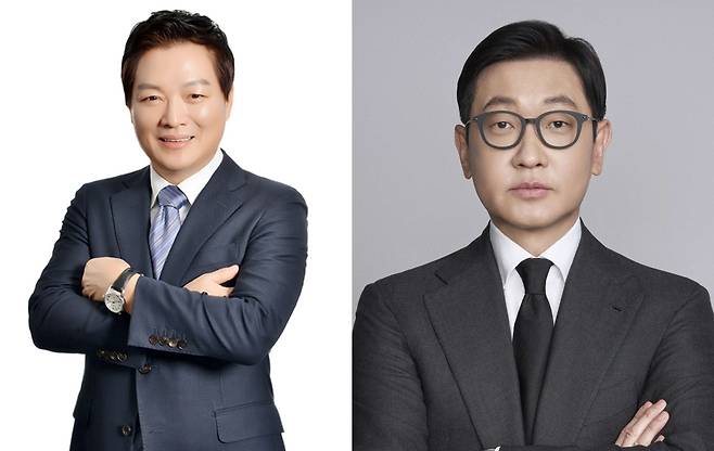 박주형 ㈜신세계·신세계센트럴 대표이사(왼쪽)와 문성욱 신세계라이브쇼핑·시그나이트 대표. (신세계그룹 제공).