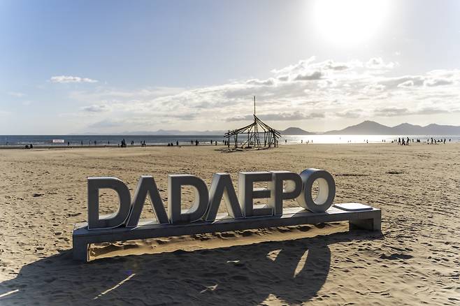 2025바다미술제 전시장소 다대포해수욕장 전경 (부산비엔날레조직위원회 제공)