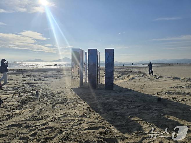 2025바다미술제 전시 전경. ⓒ 뉴스1 김정한 기자