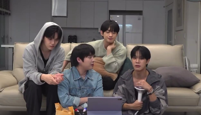 베리베리. 사진 | 베리베리 라이브 방송 캡처