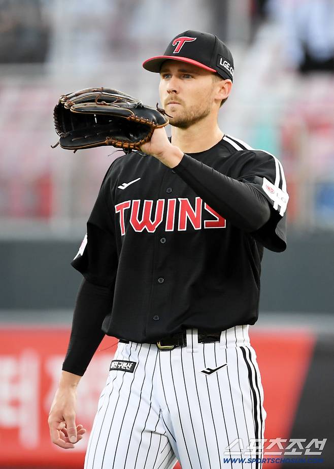 12일 수원KT위즈파크에서 열린 KBO리그 KT 위즈와 LG 트윈스의 경기. LG 톨허스트가 숨을 고르고 있다. 수원=박재만 기자 pjm@sportschosun.com/2025.08.12/