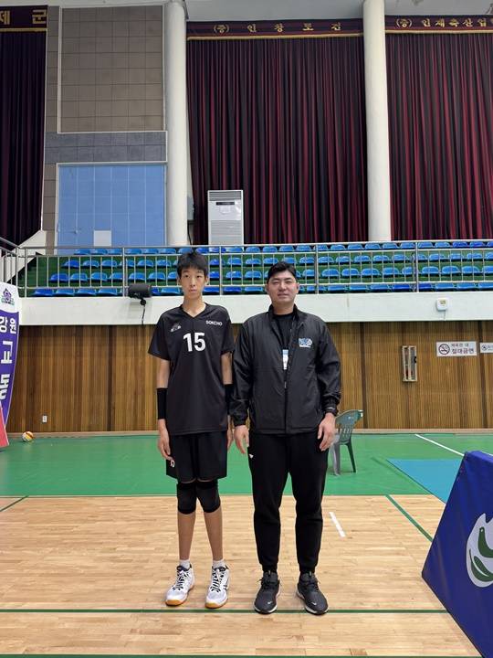 용지훈(왼쪽)·김시훈 한국초등배구연맹 유소년이사. ⓒ한국초등배구연맹