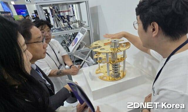 6월 퀀텀코리아에서 SDT가 공개한 양자컴퓨터 냉각기 핵심 부품 다일루션 유닛.