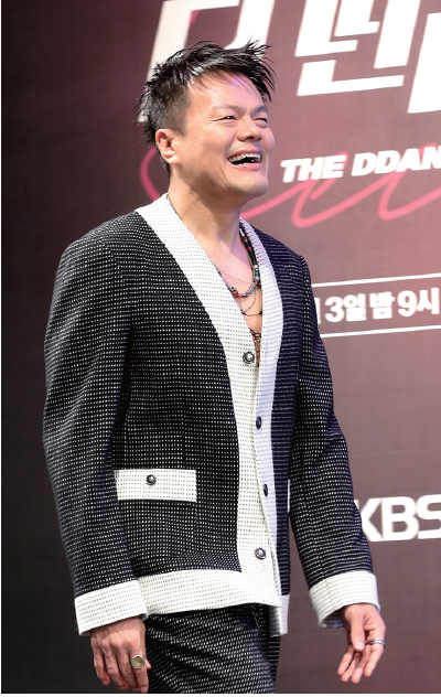 박진영은 가수와 제작자, 방송인의 영역을 넘나들며활발한 활동을 펼치고 있다./사진  뉴스1