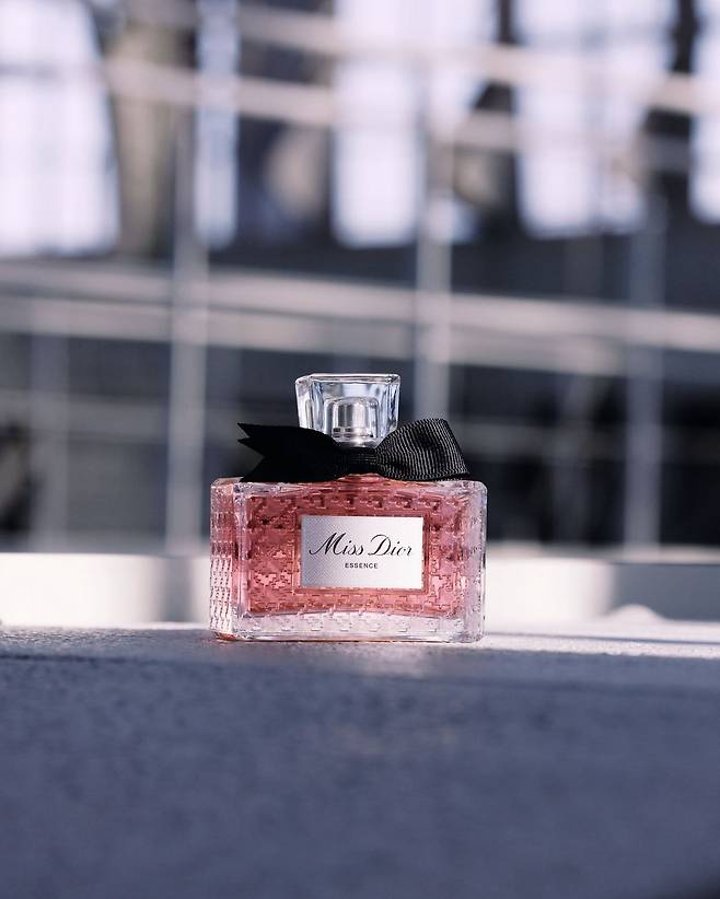 미스 디올 에쌍스, 80ml 31만5천원대, Dior Beauty.