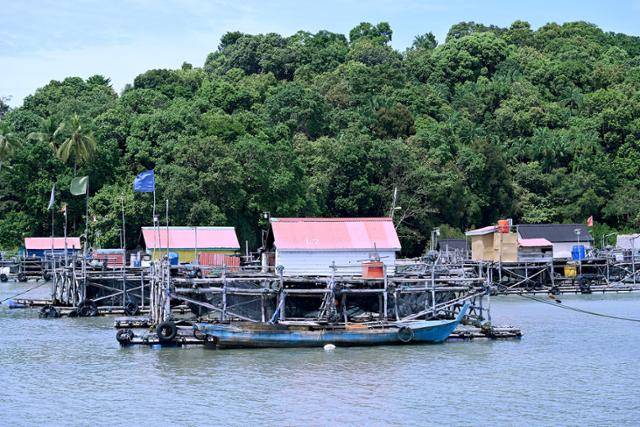 인도네시아 빈탄섬의 전통 수상가옥 켈롱. 움직이는 집이자 어선이다. 한국일보 자료사진