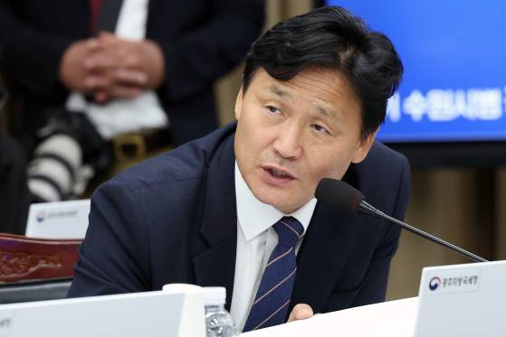 김영진 더불어민주당 의원이 지난해 10월 국회 기획재정위원회 국정감사에서 질의하고 있다. 연합뉴스