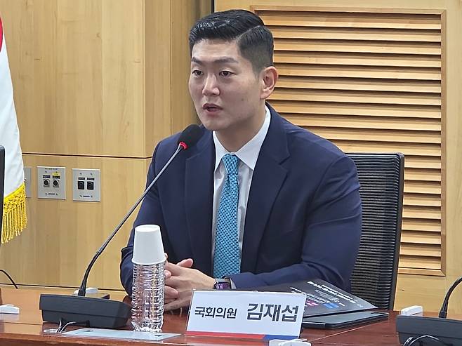김재섭 국민의힘 의원이 26일 서울 여의도 국회의사당에서 열린 '디지털자산시장 : 제도화를 넘어 세계화로' 토론회에서 발언하고 있다. / 사진=진욱 블루밍비트 기자