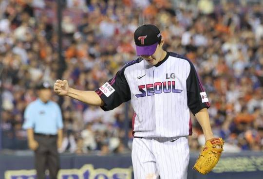 임찬규, 주먹 불끈. 사진[연합뉴스]