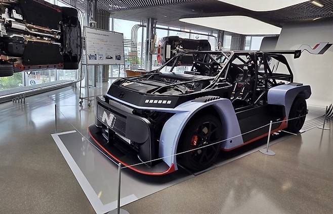 현대 모터스튜디어 서울 3층에 전시된 RN24 롤링랩 [사진촬영=최기성 매경 디지털뉴스룸 기자]