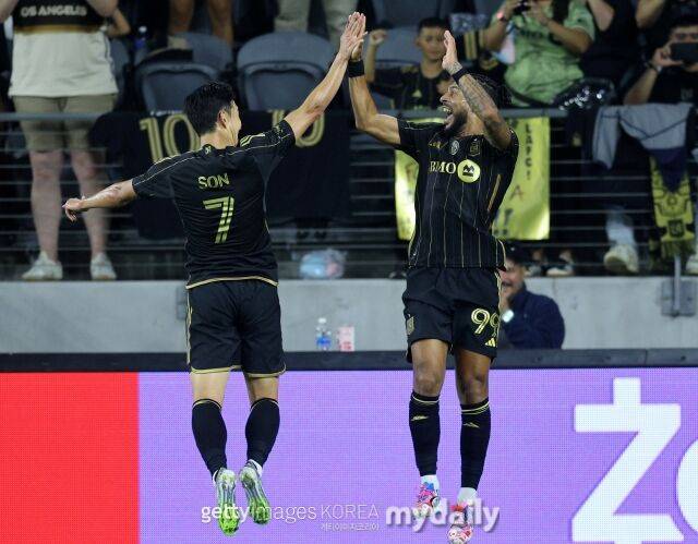 손흥민과 데니스 부앙가./게티이미지코리아