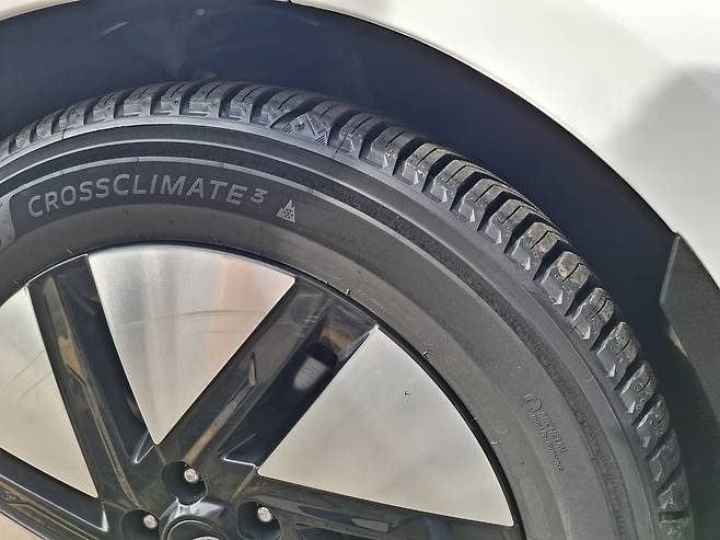 미쉐린 크로스클라이밋 3가 장착된 모습 [용인=김성우 기자]