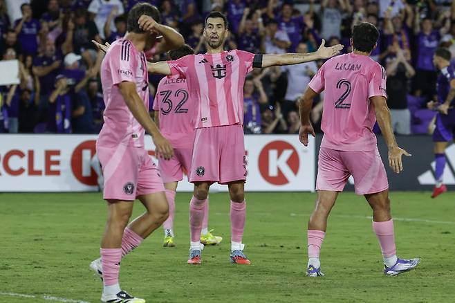 [올랜도=AP/뉴시스] 미국 프로축구 메이저리그사커(MLS) 인터 마이애미의 세르히오 부스케츠. 2025.08.10.