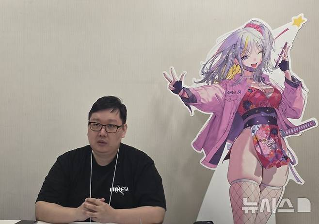 [도쿄(일본)=뉴시스]오동현 기자 = 26일 '도쿄게임쇼 2025'가 진행 중인 일본 치바 마쿠하리 멧세 전시장에서 만난 김형섭(혈라) '미래시: 보이지 않는 미래' 아트 디렉터(AD). odong85@newsis.com