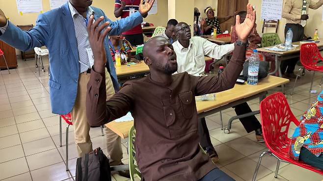 명목상의 신앙에서 벗어나 진정한 성령의 역사가 일어나기 위한 기도가 필요하다. 곽여경 선교사 제공