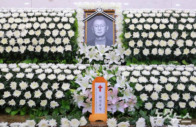 26일 서울 송파구 서울아산병원 장례식장에 개그맨 전유성의 빈소가 마련돼 있다. 사진공동취재단