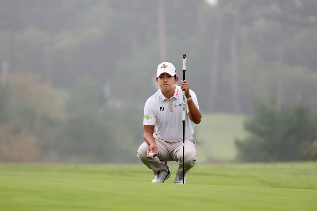 최승빈이 KPGA 투어 현대해상 최경주 인비테이셔널 2라운드 11번 홀에서 퍼트를 준비하고 있다. 사진 제공=KPGA
