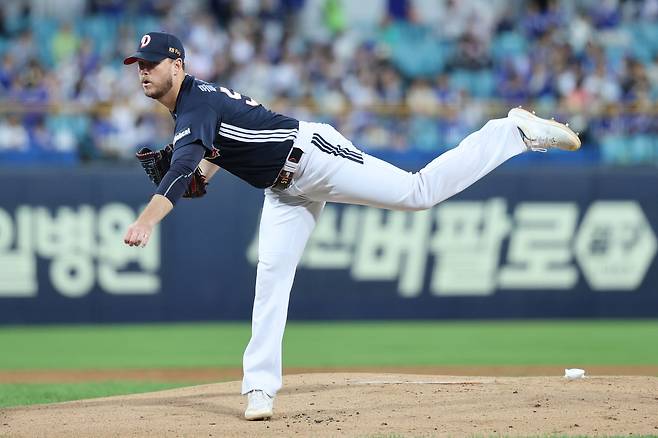 두산 콜 어빈이 23일 대구 삼성전에서 투구하고 있다. 두산베어스 제공