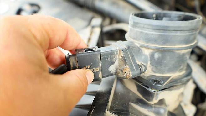 오염된 자동차 흡기 센서