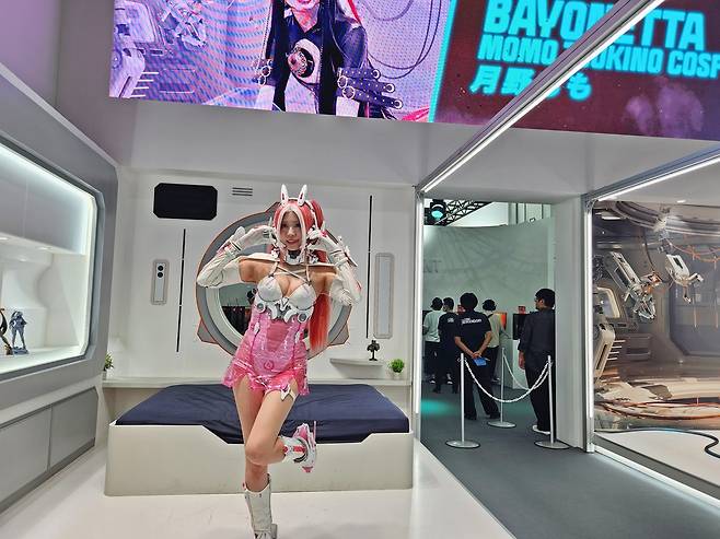 - 넥슨 퍼스트 디센던트 부스 '얼티밋 루나'&nbsp;